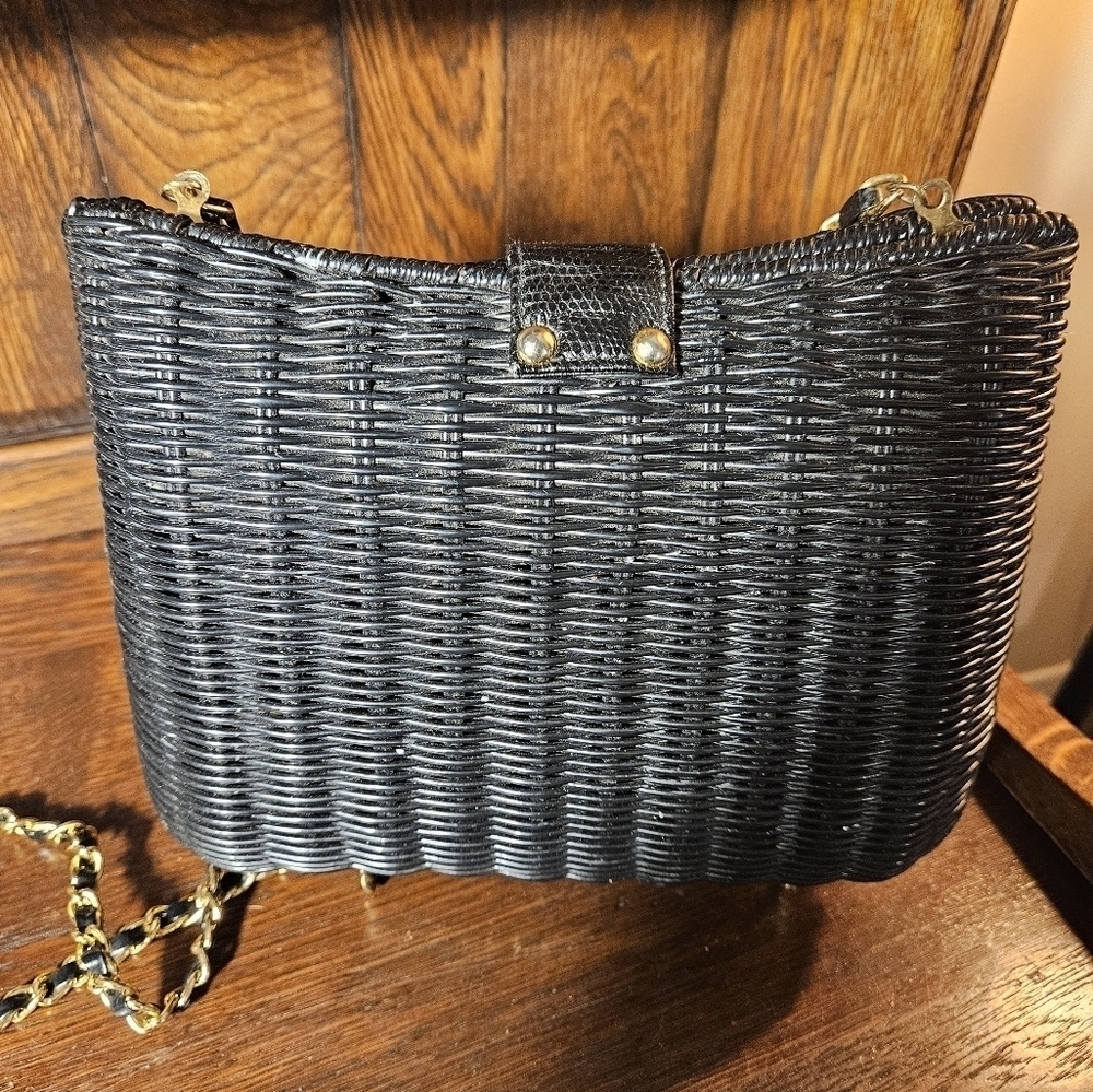 Vintage Black Basket weave shoulder bag. - Picture 9 of 15
